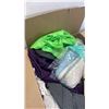 Image 2 : BOX OF AMAZON OVERSTOCK CLOTHING