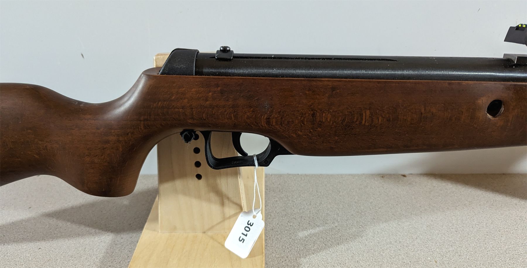 BEEMAN MODEL 1047 DUAL CAL AIR RIFLE IN .177, .22 NO PAL REQUIRED 490FPS