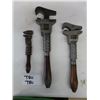 Image 1 : 3 Antique Vintage Pipe Wrenches that all look the same except in size: Largest &