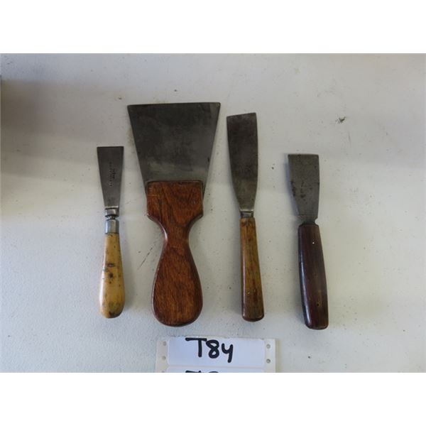 4 Vintage Antique Putty Scrapper Knives: Largest at 4” in width, primitive- 