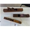 Image 2 : 3 Antique Wood Planes. Each of them is a solid wooden block type: Antique 