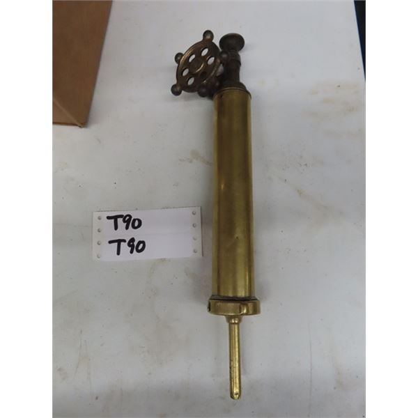 Vintage Brass Antique Grease Gun Model T Ford. In Very Good condition