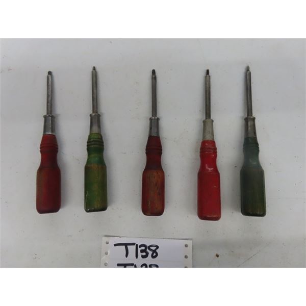 A lot of Vintage screwdrivers. These are 5 early Roberson screwdrivers (red and green) 