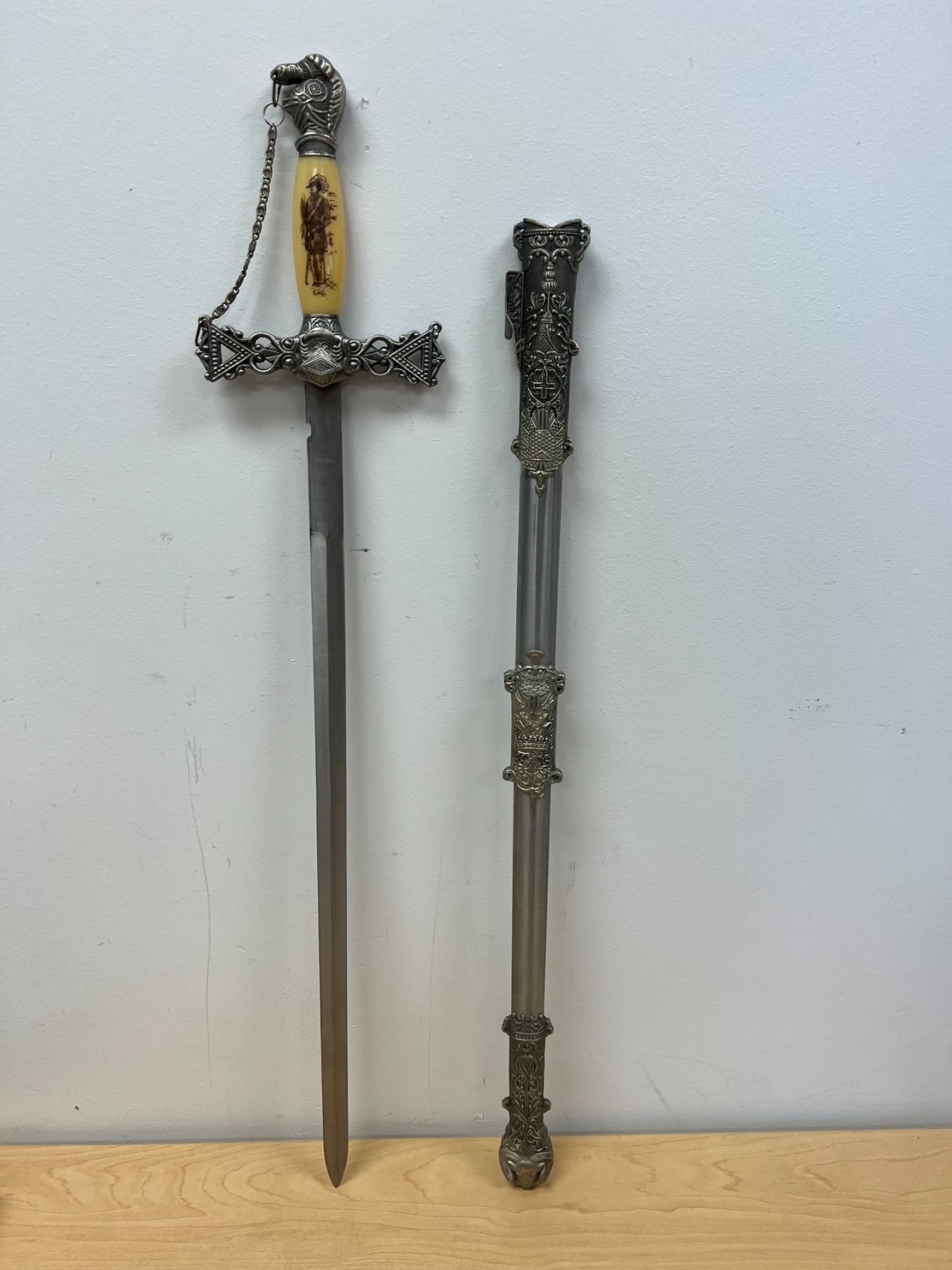 Knights Templar Style Ceremonial Sword & Scabbard Decorative (Sword: 25 ...