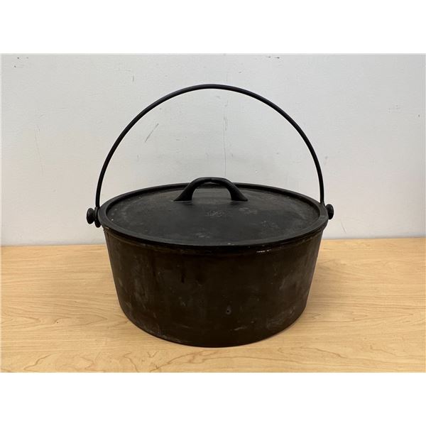 Vintage Cast Iron Pot with Handle & Lid (see pics for details)