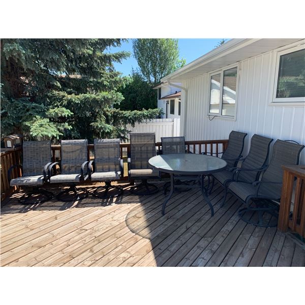 8 x Deck Chairs w/ Round Glass Table