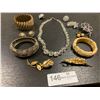 Image 2 : Assortment of Women's Jewelry