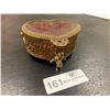 Image 2 : Intricate Heart-Shaped Felt-Lined Jewelry Case