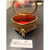 Image 7 : Intricate Heart-Shaped Felt-Lined Jewelry Case
