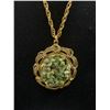 Image 2 : Vintage Large Jade Chip Pendant Goldtone Necklace