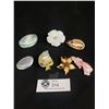 Image 1 : Collection Of Vintage Mother Of Pearl Brooches