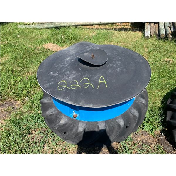 Mineral feeder w/lid