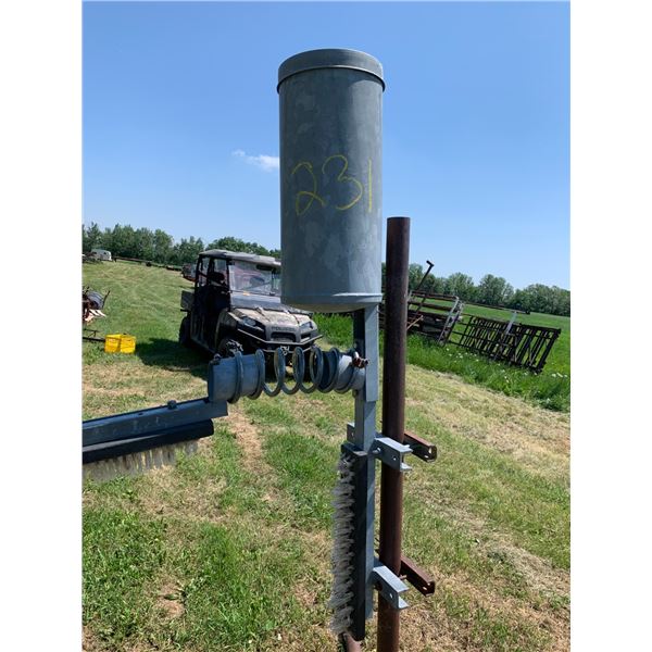 Cattle oiler plus extra frame