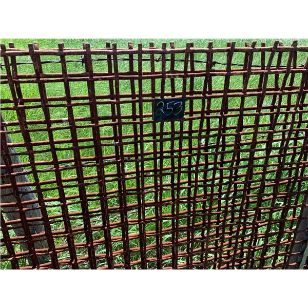 2 - 4ft x 4ft screens