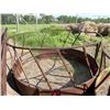 Image 5 : 2 - Round bale feeders w/skirts