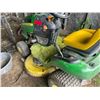 Image 1 : JD 102 Lawnmower 42" cut
