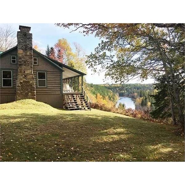 Beautiful Deep Wood Lodge