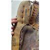 Image 4 : 2 Vintage Baseball Gloves