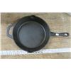 Image 1 : 10 1/2 inch cast iron pan (euc)