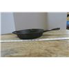 Image 2 : 10 1/2 inch cast iron pan (euc)