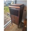 Image 1 : Floor model gramophone 44"W x 58"T x 20.5"D