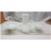 Image 2 : 4 various milk glasswares - vase, serving dishes, etc.