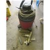 Image 1 : 8 Gallon wet/dry shop vac with accessories