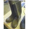 Image 2 : 2 Pairs of rubber boots (Size 8 & Size 12) + large canvas sack