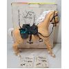 Image 2 : MARX TOYS - COMANCHE CAVALRY MOVABLE HORSE W/ ACCESSORIES 