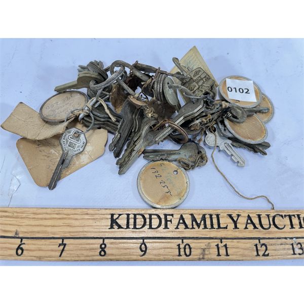 QTY OF AUTOMOTIVE KEYS