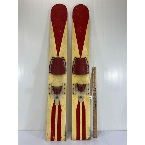 PAIR OF BRYDON BOY WATER SKIS - CHILD SIZE