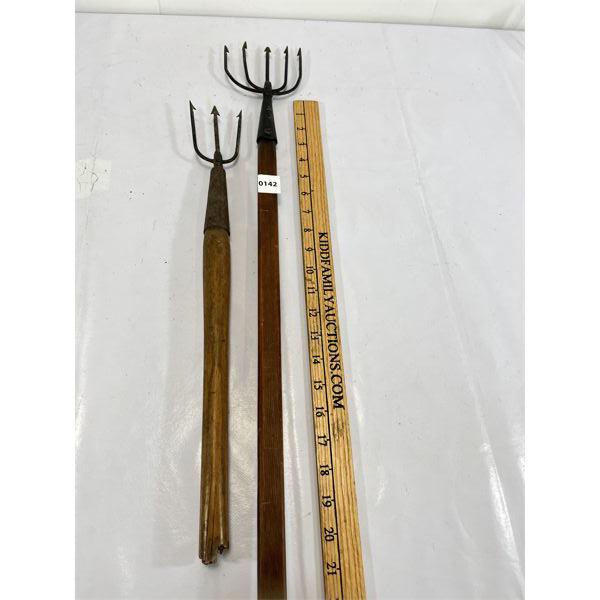 LOT OF 2 - TRIDENT & QUINDENT