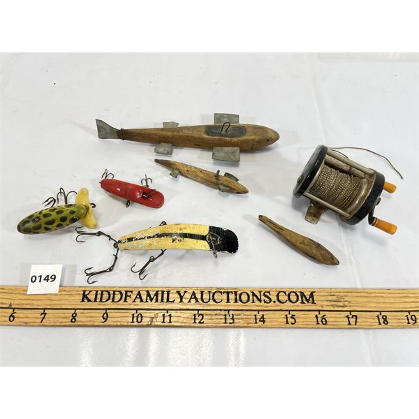 LOT OF 7 - VINTAGE FISHING LURES & REEL