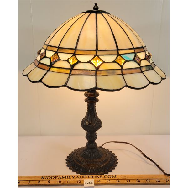 CONTEMPORARY STAINED GLASS TABLE LAMP