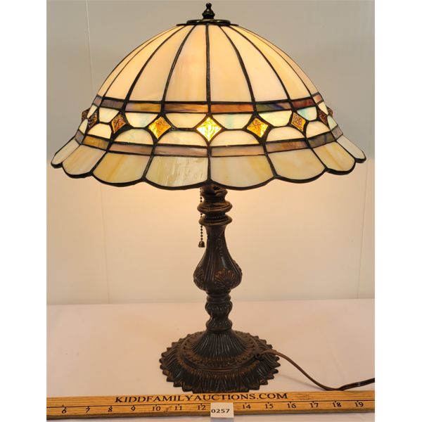 CONTEMPORARY STAINED GLASS TABLE LAMP