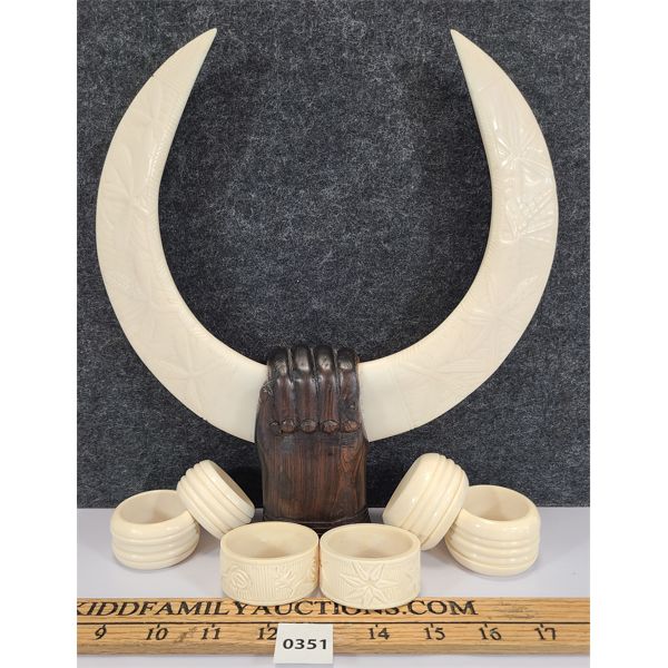 LOT OF 7 - DECORATIVE CENTER PIECE & NAPKIN RINGS