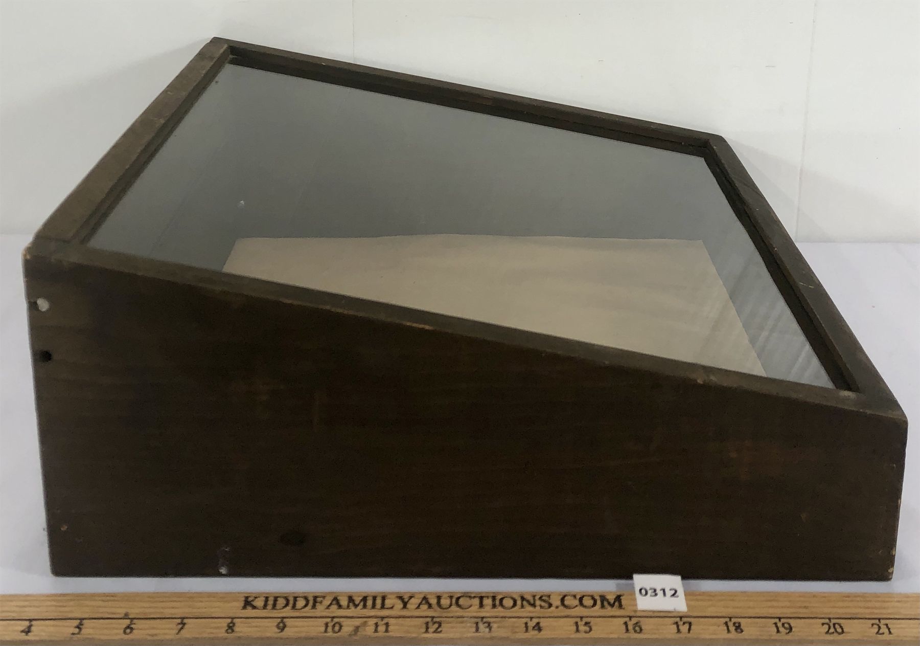 Slanted Showcase SLANT TOP SHOWCASE