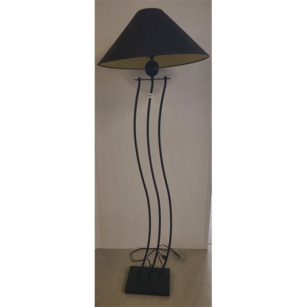 SQUIGGLE FLOOR LAMP