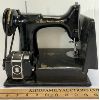 Image 5 : 1947 SINGER 221 FEATHERWEIGHT SEWING MACHINE