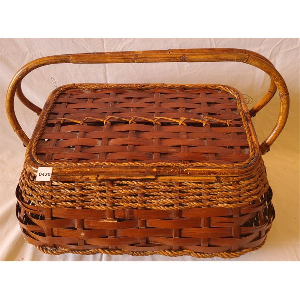 WOVEN PICNIC BASKET