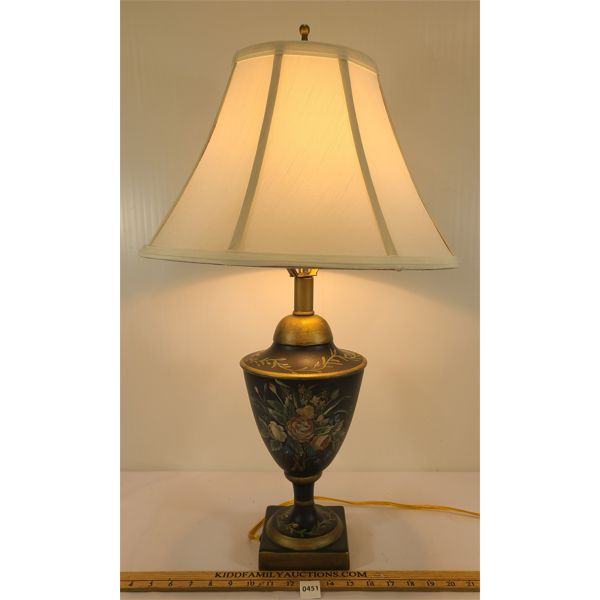 DECORATIVE TABLE LAMP 