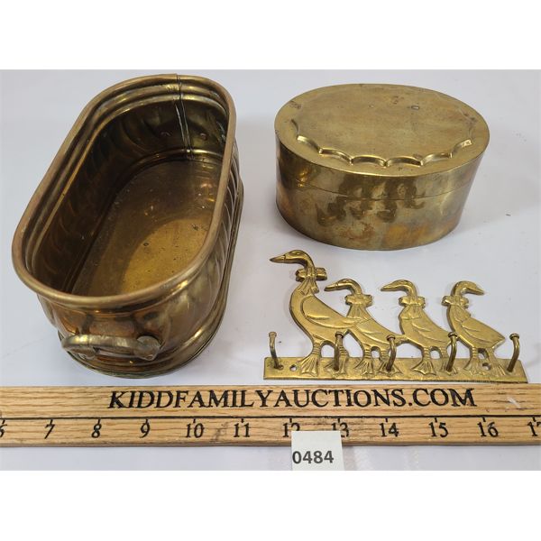 LOT OF 3 - BRASS KEY HOLDER, SHALLOW TUB DISH & TRINKET BOX 
