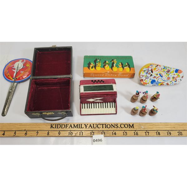 LOT OF 4 - 1950'S (?) SQUARE DANCE BAND, MINATURE ACCORDION & TIN PARTY FAVOURS ETC