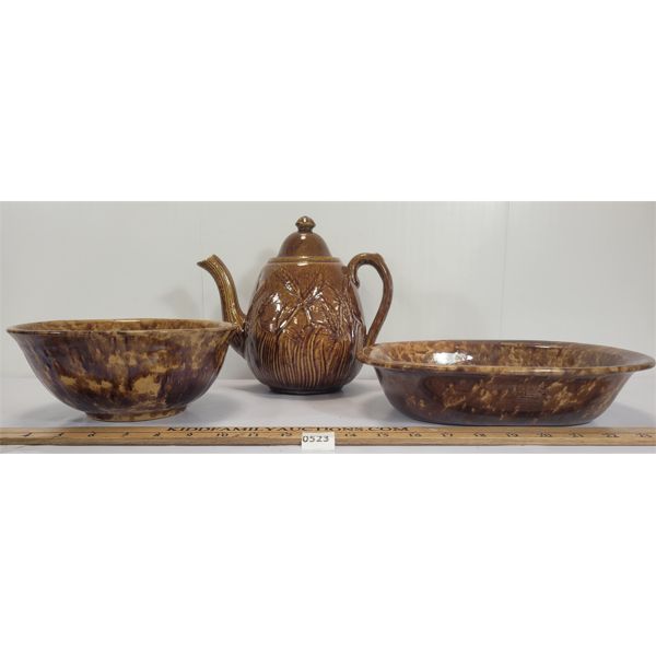LOT OF 3 - BENNINGTON WHEAT PATTERN TEA POT & SHALLOW BOWLS 