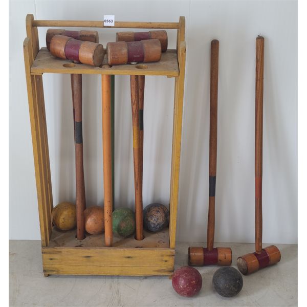 6 PLAYER CROQUET SET W/ CARRIER 