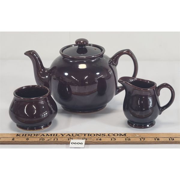 SADLER ENGLAND TEA POT, CREAM AND SUGAR SET