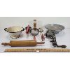 Image 1 : JOB LOT - KITCHEN COLLECTIBLES - INCL ROLLING PIN, GRINDER, SIEVES ETC.