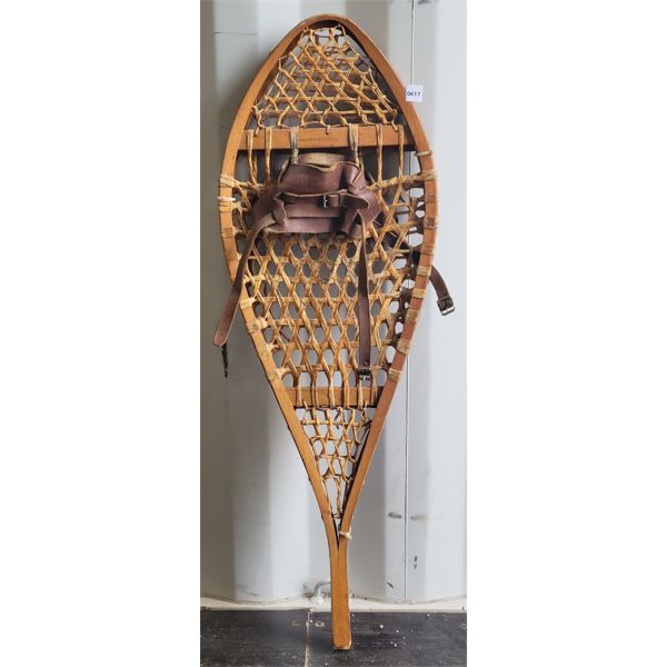 PAIR OF 42IN SNOWSHOES
