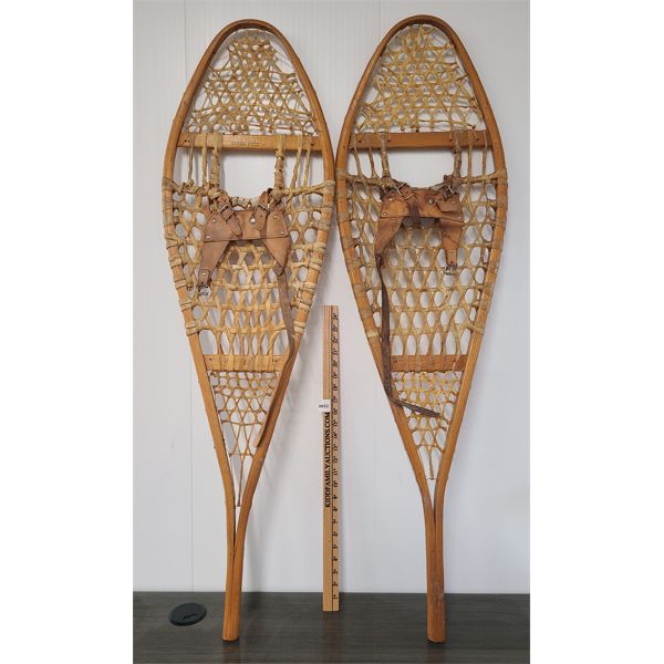 PAIR OF 48IN SNOWSHOES