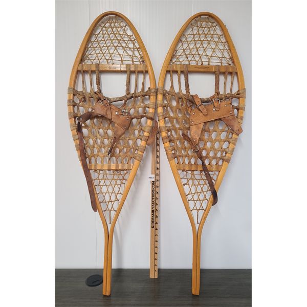 PAIR OF 42IN SNOWSHOES